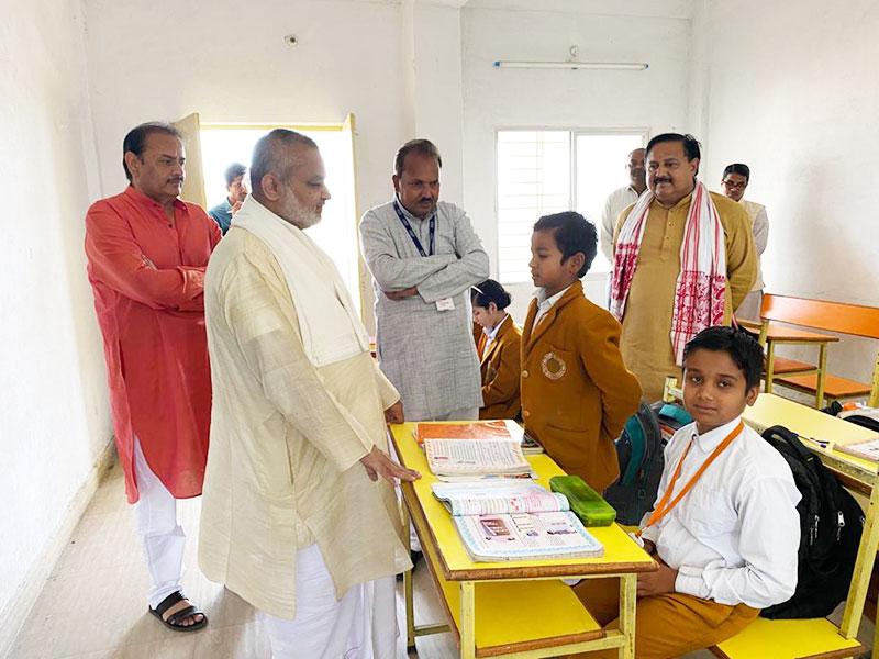 Brahmachari Girish ji, Chairman of Maharishi Vidya Mandir Schools Group has visited MVM Amarpatan.